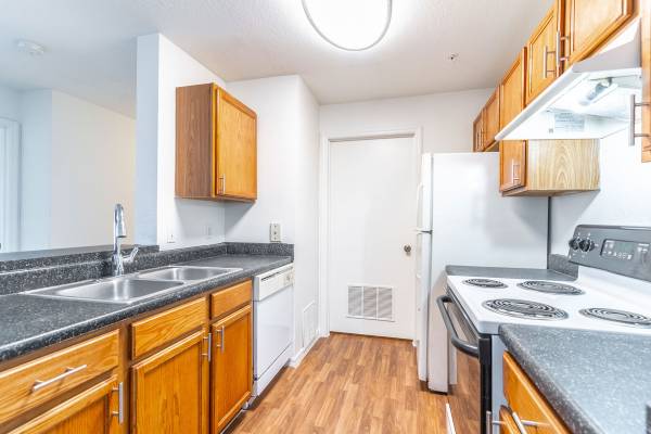 $1,405 / 2br - 1086ft2 - Beautifully Upgraded Homes, Call for Details (Melbourne)63823722491523124