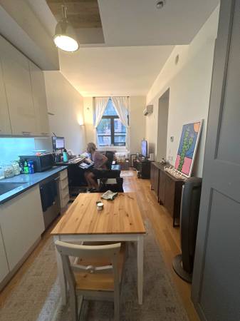 $3,450 / 1br - 710ft2 - LUXURY LOFTY large 1BR - High Ceilings - GYM/ROOF - Graham L train (Williamsburg)63912044101762120