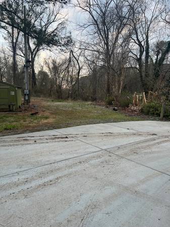 Convenient Parking for Commercial Vans, Trucks, Trailers 1