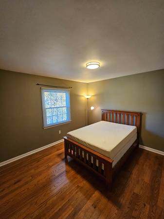 Spacious Room and Bath Available in Townhouse 1