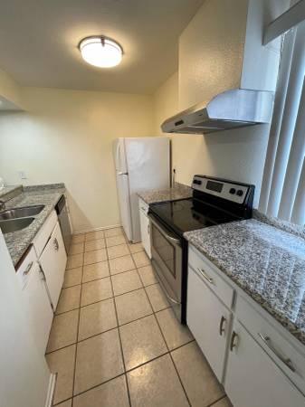 $2,850 / 2br - 1070ft2 - Newly Painted, Clean, Spacious 2b/2b, Convenient Location (san diego)63701626311041121
