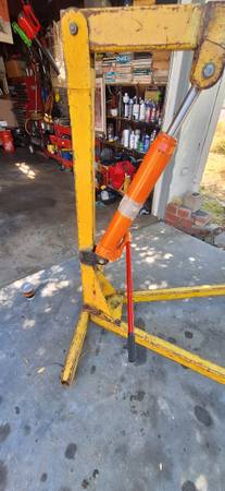 Grúa de motor cherry picker en buenas condiciones de funcionamiento - $150 (Granada Hills)63471348083971120