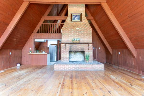 $350,000 / 2br - 1296ft2 - Cabaña rústica A-Frame en 20 acres (Amherst)63851968273537124