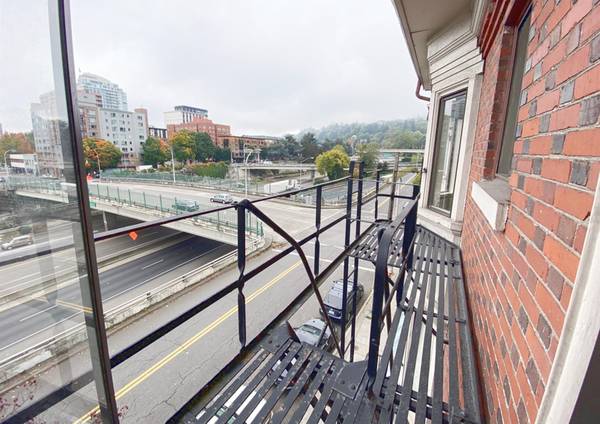 $1,099 / 1br - 90+ Bike, Walk, and Transit Scores - Quiet 1 Bedroom - Cat Friendly (Goose Hollow on 14th)63914737323139121
