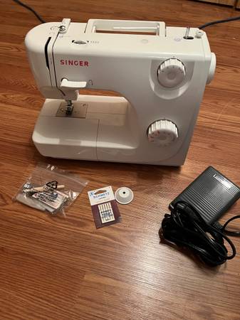 Singer model 8280 sewing machine 1
