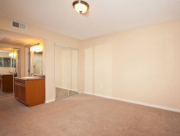 $2,645 / 2br - 1 MES GRATIS - LISTO PARA MUDARSE-- Patios al estilo jardín, 1, 2 y 3 habitaciones (La Mesa)63845975378177124