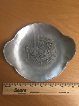 Wendell August Forge Santa Christmas plate 1