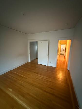 15 Alhambra #203 - Charming Studio - Great Location - Top Floor 1