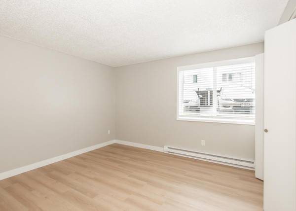 $1,496 / 2br - 960ft2 - ***Splish, Splash, SUMMER VIBES AT THUNDERBIRD!!*** (Northcrest)63672600874369124