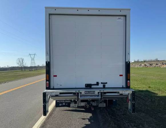 2019 Isuzu npr box truck - $18,50063654727141379121