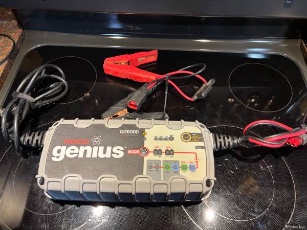 NOCO Genius G26000 12V/24V 26 Amp Pro-Series Battery Charger and Maint 1