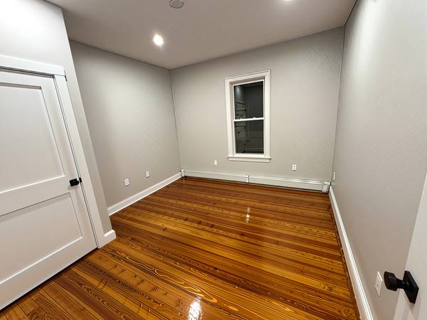 $3,600 / 4br - ¡Nuevo! ¡Lavadora/secadora en la unidad! ¡Terraza y patio! Cerca de UMASS Boston (Dorchester)63856665732611124
