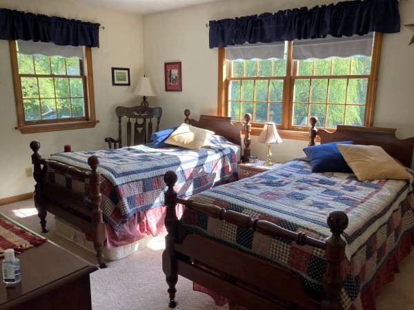 $200 / 4br - HOGAR ENCANTADOR PARA FÚTBOL Y GRADUACIONES DE PSU 2025 (STATE COLLEGE)64145534922753124