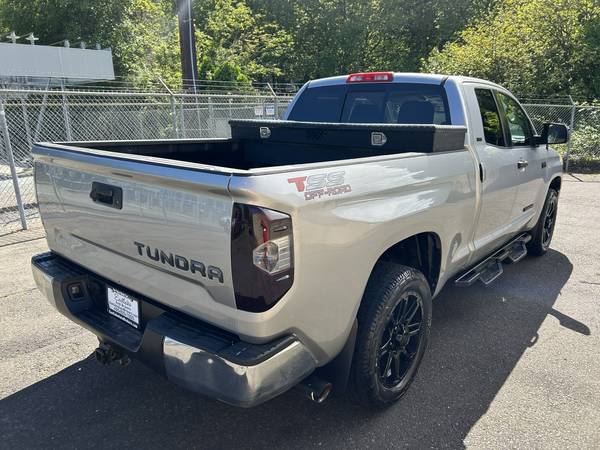 2018 Toyota Tundra Double Cab SR5 4WD --5.7L V8, TSS Off Road, Clean-- - $29,995 (kirkland)63613954175235124