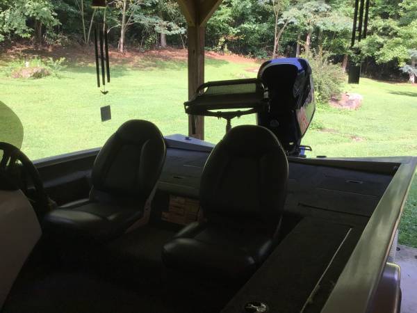 2011 17’1/2  ft Xpress Boat 1
