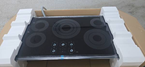 Samsung 36" Cooktop - Essentially New 1
