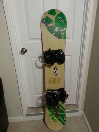 Lamar 152cm Snowboard and bindings 1
