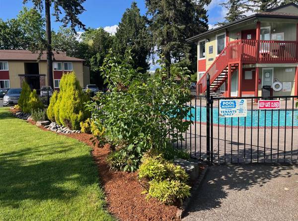 $1,495 / 2br - 1 MONTH 50% OFF + Two Bed + Sparkling Pool & Stainless Appliances (Halsey & I-84)63914739751426124