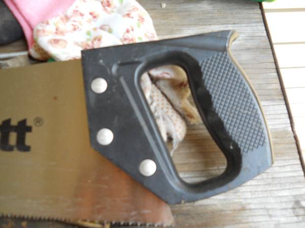 2 hand saws 1