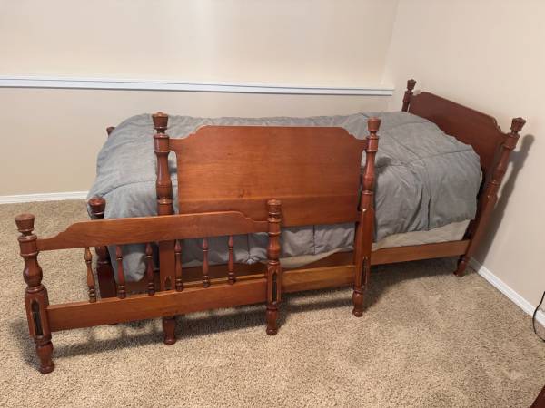 Two Early American solid-wood matching bed sets 1