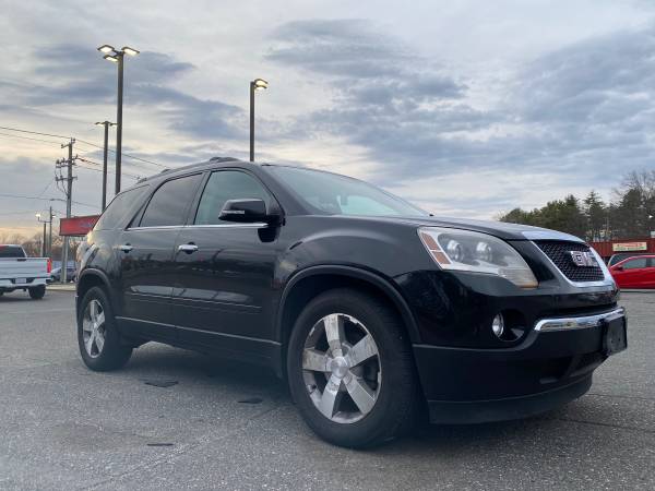 2011 GMC Acadia SLT AWD  low miles 114k - $5,400 (Chicopee)63615767658371124