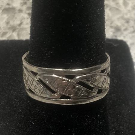 Sterling Silver Band w/Floral Design 1