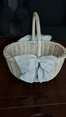 Nice White Wicker Basket 1