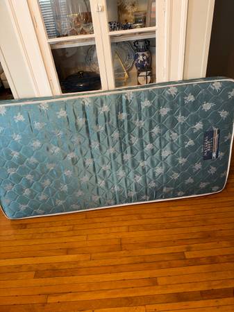 FREE TWIN MATRESS 1