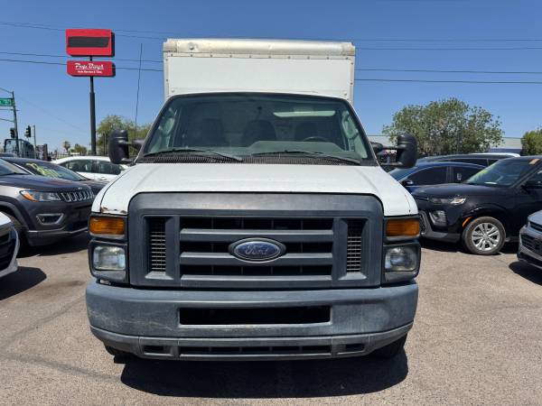 2014 Ford E-350 Cutaway - Photo 2