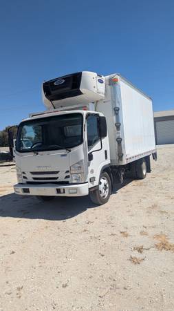 2016 Isuzu NPR reefer - Photo 2