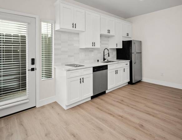 $2,695 / 2br - San Diego 2B in Perfect Loc - In-Home AC, In Home Washer/Dryers (San Diego)64037217911427122