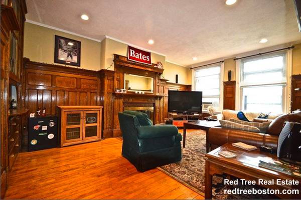 $3,800 / 3br - Beautiful well priced 3 bed on Beacon St, utilities inc, parking avail (Brookline)63802072619139122