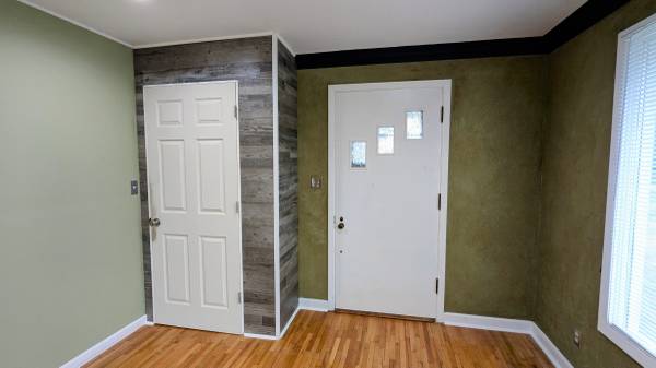 $750 / 4br - 149ft2 - Large Light Room With Private Entrance in Quiet House Flat Rate63920958893826124