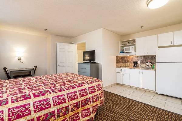 Studio 1/BA, Flat Screen TVs, Elevator Access 1