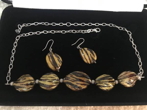 MURANO GLASS NECKLACE W/MATCHING EARRINGS PRICE REDUCED! 1