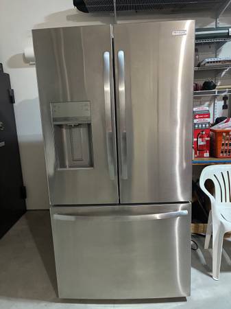 REFRIGERATOR 1