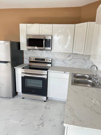 $2,200 / 3br - 1300ft2 - ALL NEW 3 BR APT w/PORCH (East Stroudsburgh)63951424906371120