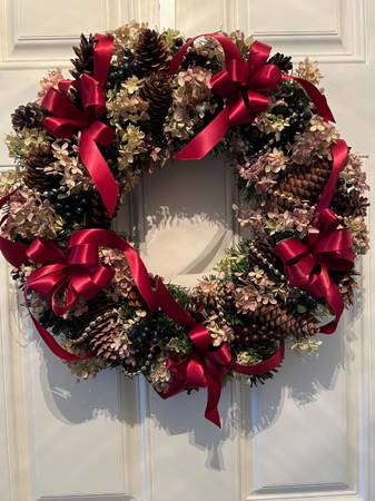 Beautiful Christmas Wreath w/ Dried Hydrangea 1