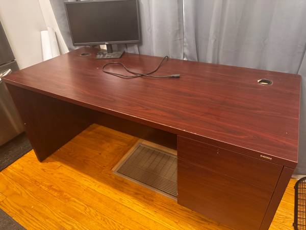 Free Desk 1