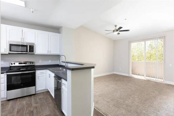 $2,895 / 2br - 1000ft2 - Modern Living with All the Perks  Views, Pool, Gym  More (danville / san ramon)63657982138369121