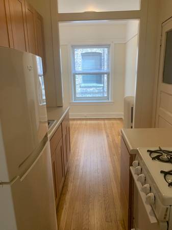 $1,525 / 1br - Lakeview’s Best Value! Bar None! HEAT INCLUDED! (Lakeview)63898600492546120
