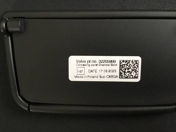Volvo Retractable Trunk Cargo Cover 1
