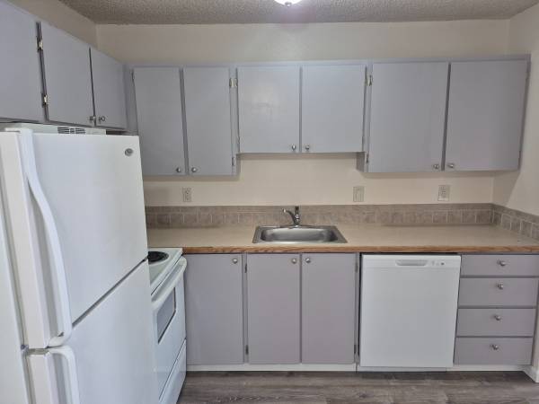$1,625 / 3br - 3 Bedroom / 2 Bath **300 OFF MOVE IN-SPECIAL** Crestwood Terrace! (PORTLAND/MULTNOMAH VILLAGE)63672654597251124