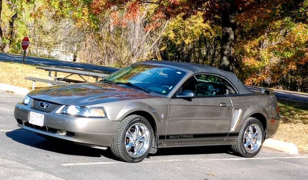 2002 Ford Mustang Premium Convertible 1