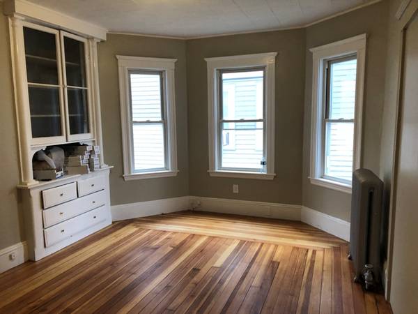$3,300 / 3br - Medford 3 Bed/1 Bath Apartment | Malden St63828264936065122