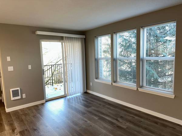$1,599 / 2br - 720ft2 - Fishing For a Great Deal? We'll Hook You Up! ONE MONTH FREE! (Portland / Mt. Scott)63777227651073124