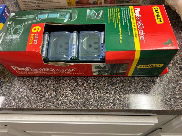 STANLEY Outdoor Plugbank 6 outlets New in box 1