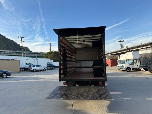 2007 Ford F-550 - Photo 10