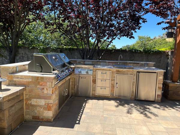 Pavers, Patio, Retaining Walls. Driveways 1