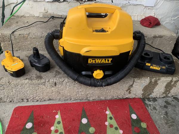 DeWalt Vacuum 1